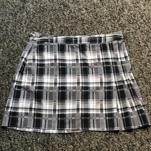 Izod Golf Skirt/ Skort size 4